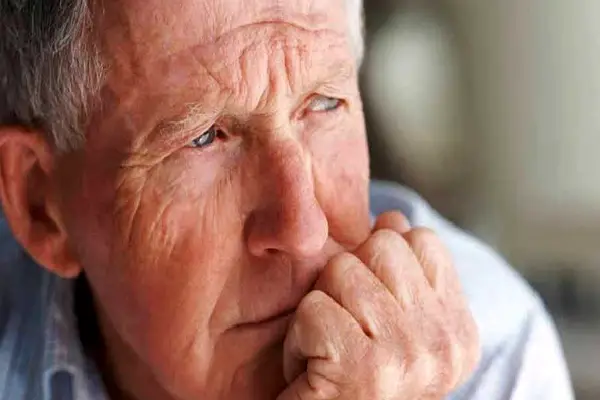 نشانه و علائم افسردگی و گریه در سالمندان چیست؟